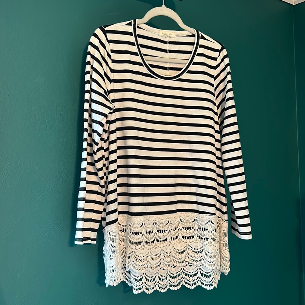 Loki’s Loft Black/White Striped Top Large